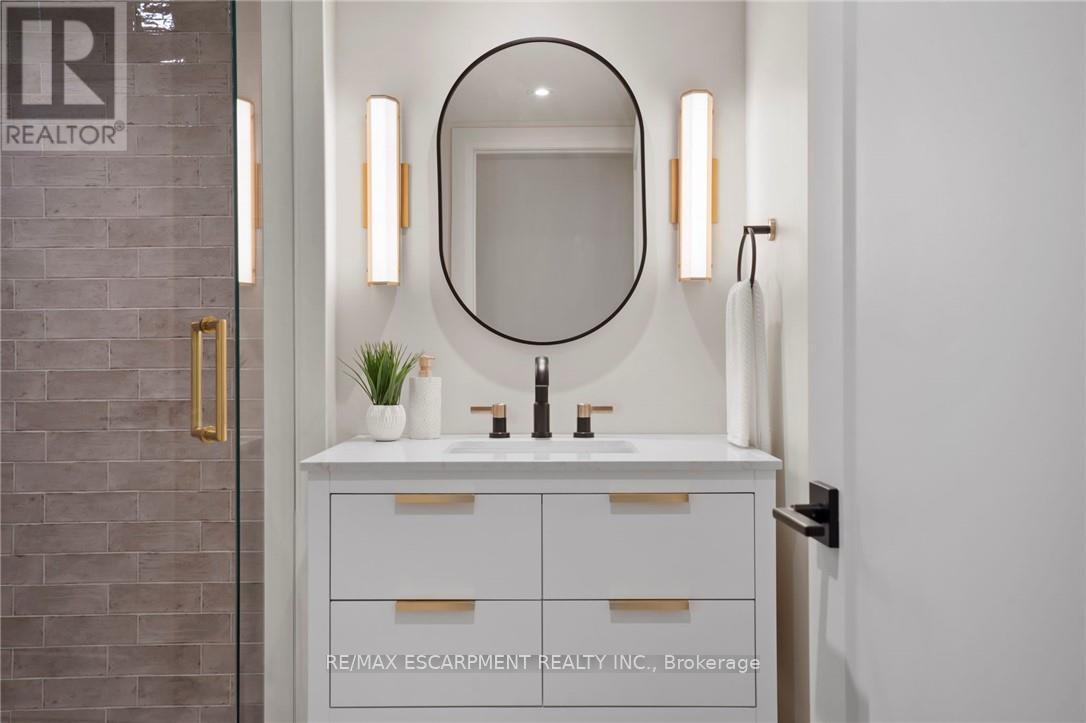 Photo 27 of 403 2190 Lakeshore Road, Burlington ON