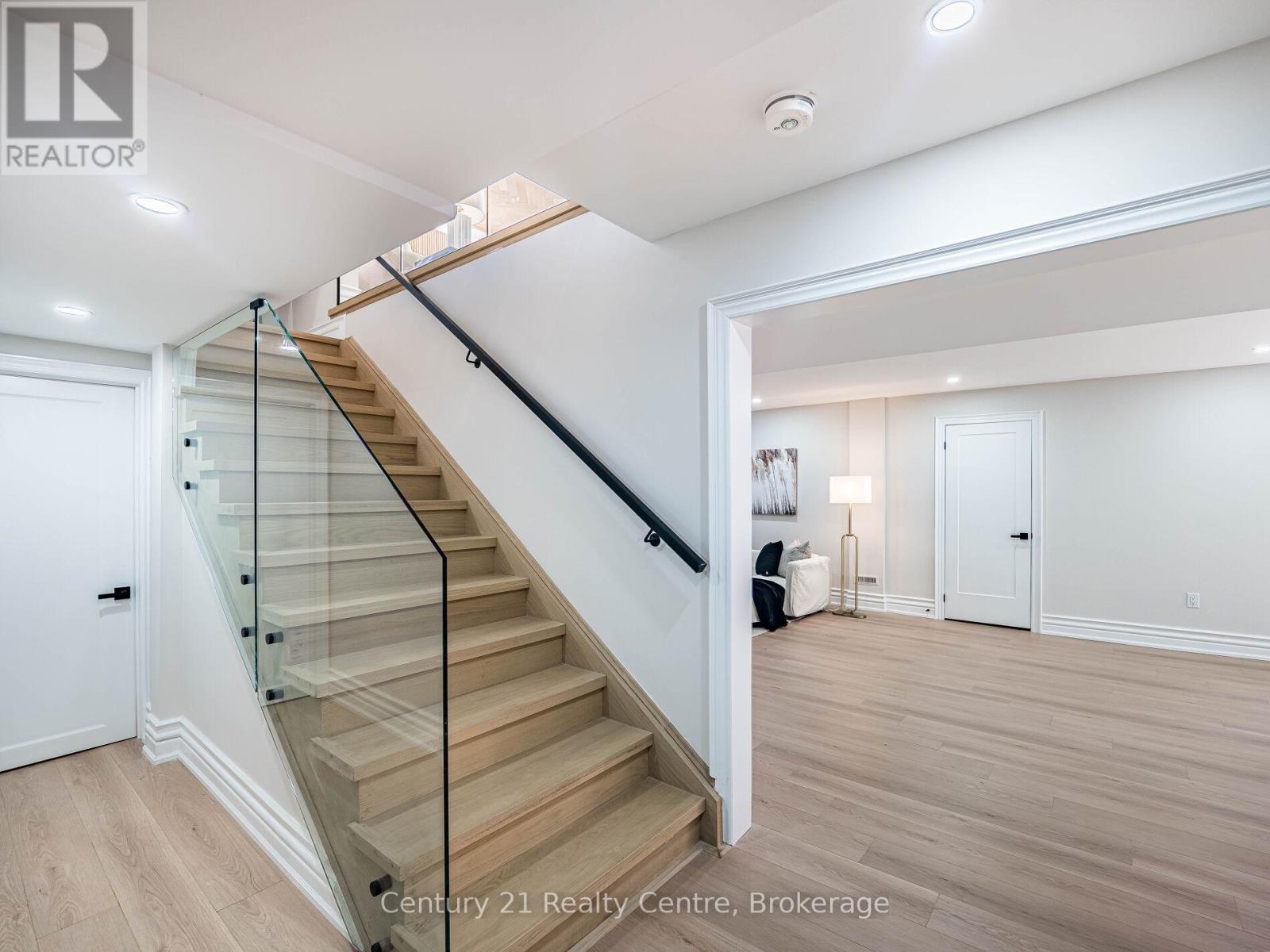 Photo 2 of 14 Crescent Road, Oakville ON