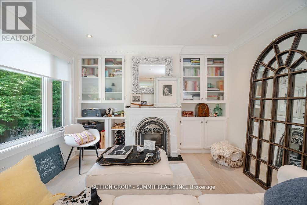 Photo 12 of 38 John Street S, Mississauga ON
