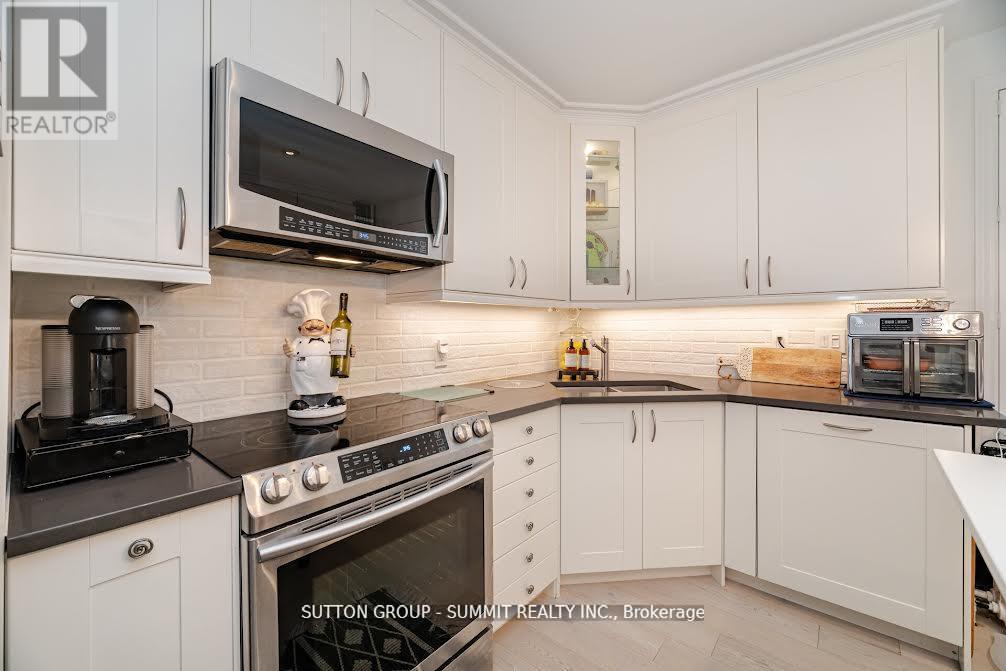 Photo 15 of 38 John Street S, Mississauga ON