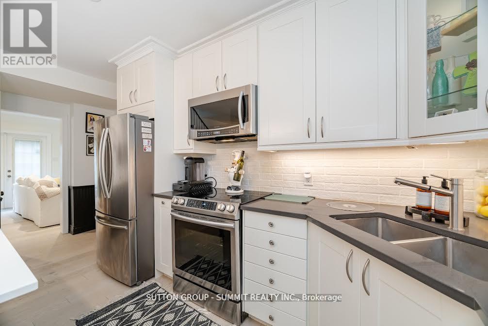 Photo 16 of 38 John Street S, Mississauga ON