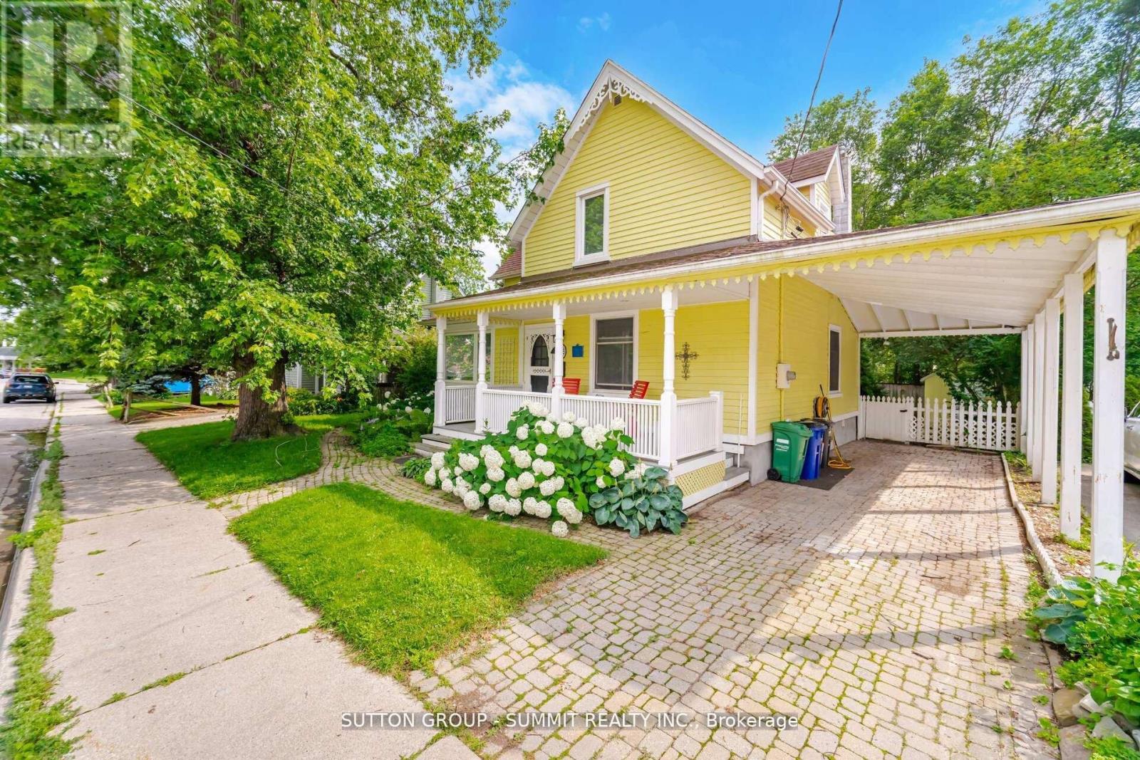 Photo 2 of 38 John Street S, Mississauga ON
