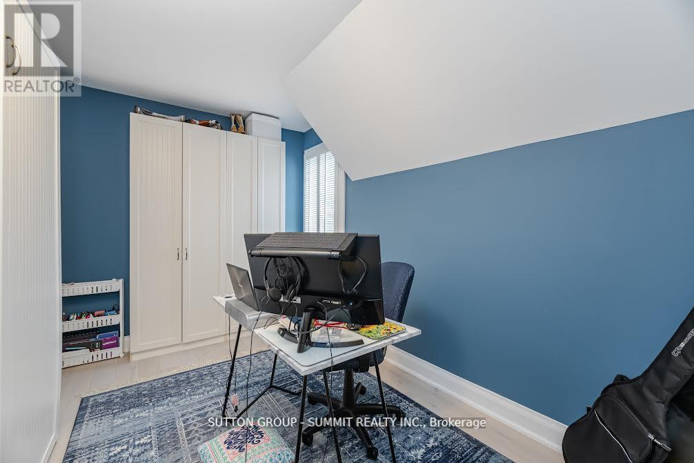Photo 31 of 38 John Street S, Mississauga ON