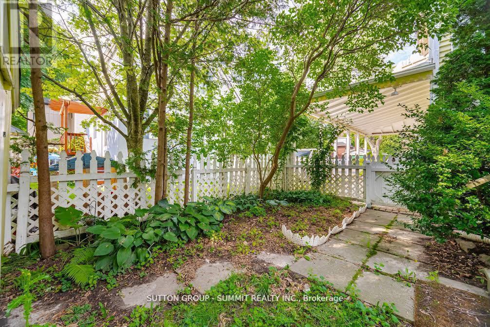 Photo 40 of 38 John Street S, Mississauga ON