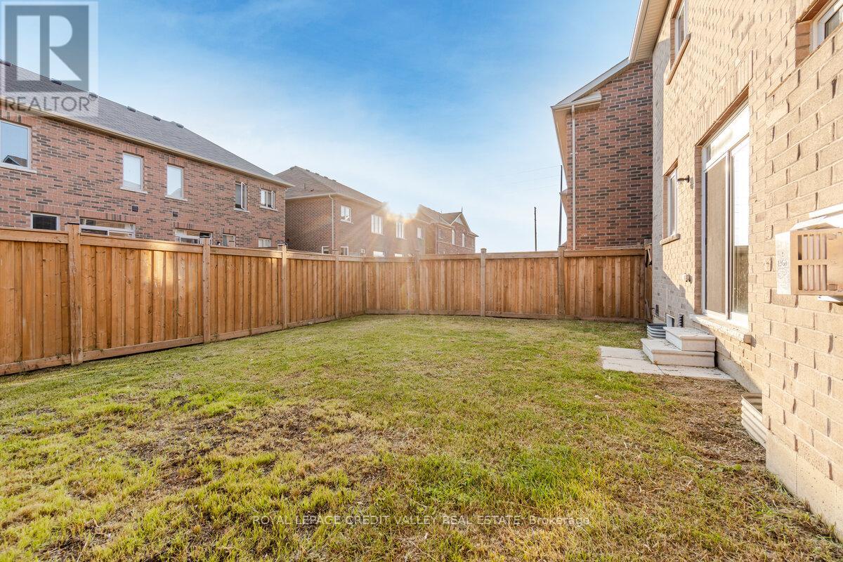 Photo 21 of 380 Robert Parkinson Drive, Brampton ON