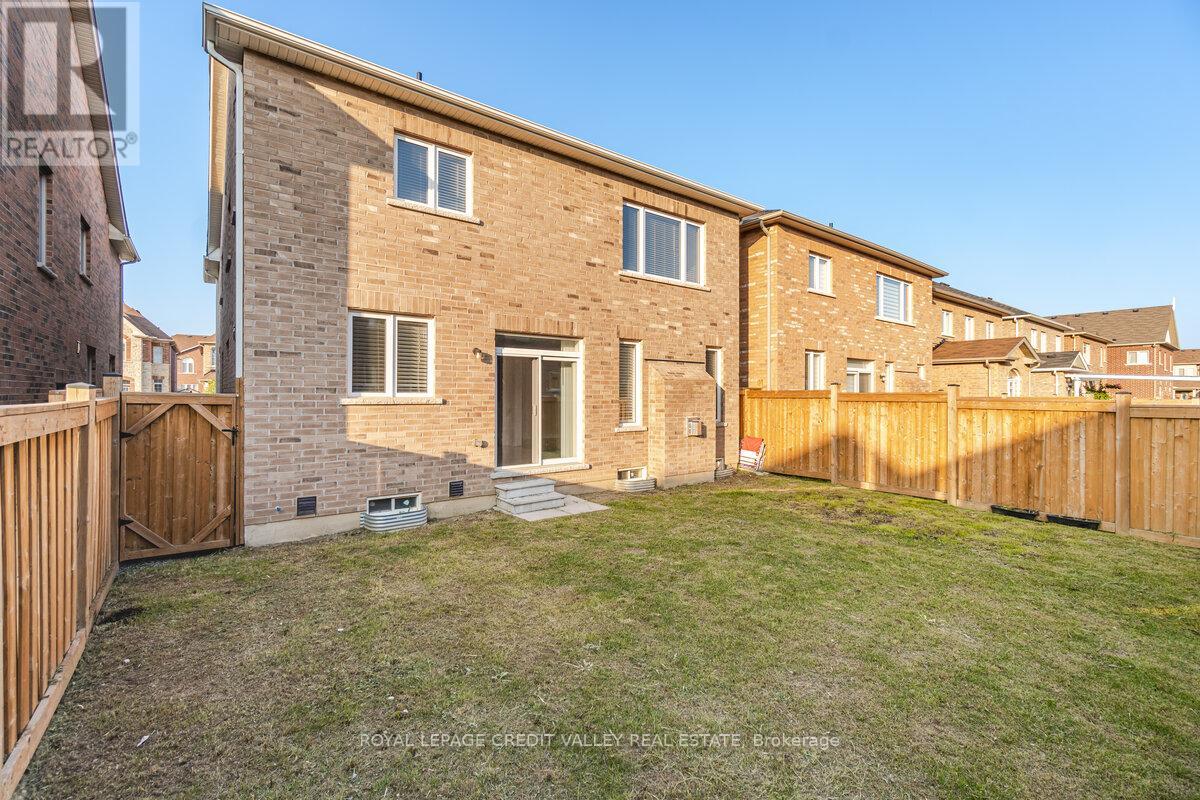 Photo 13 of 380 Robert Parkinson Drive, Brampton ON