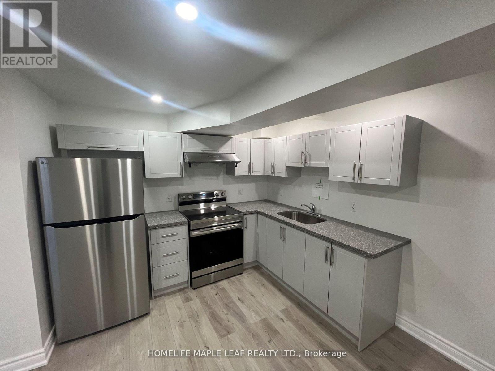 Photo 5 of 3447 Artesian Drive, Mississauga ON