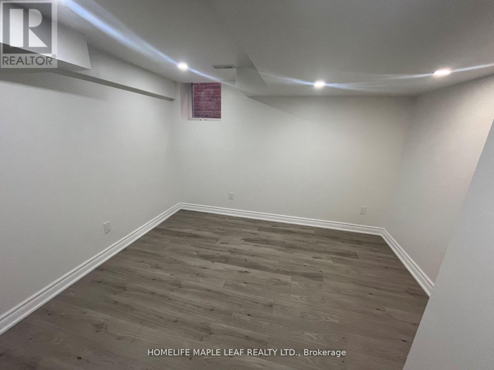 Photo 9 of 3447 Artesian Drive, Mississauga ON