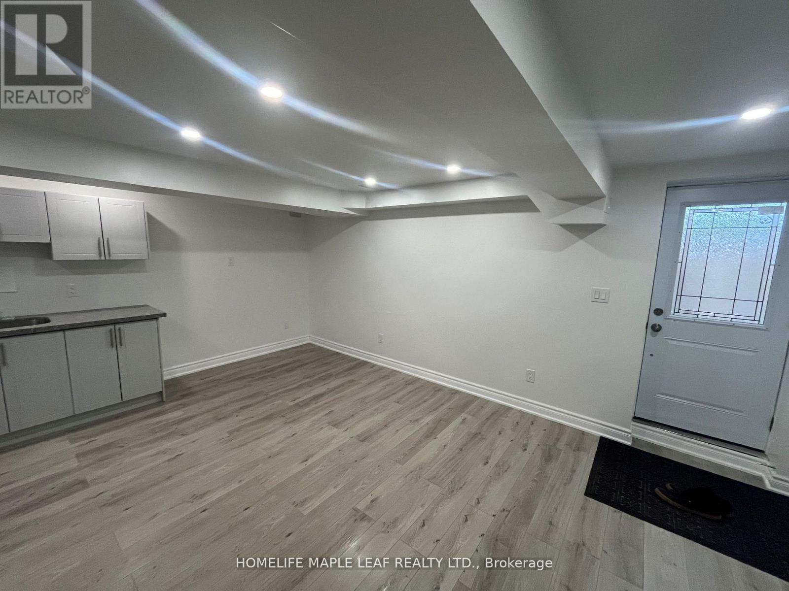 Photo 6 of 3447 Artesian Drive, Mississauga ON