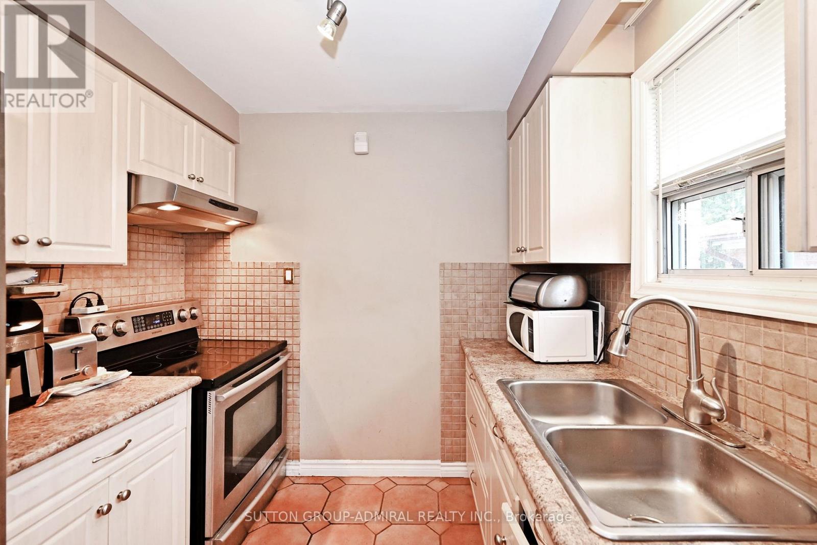 Photo 31 of 47 Tobermory Drive, Toronto ON