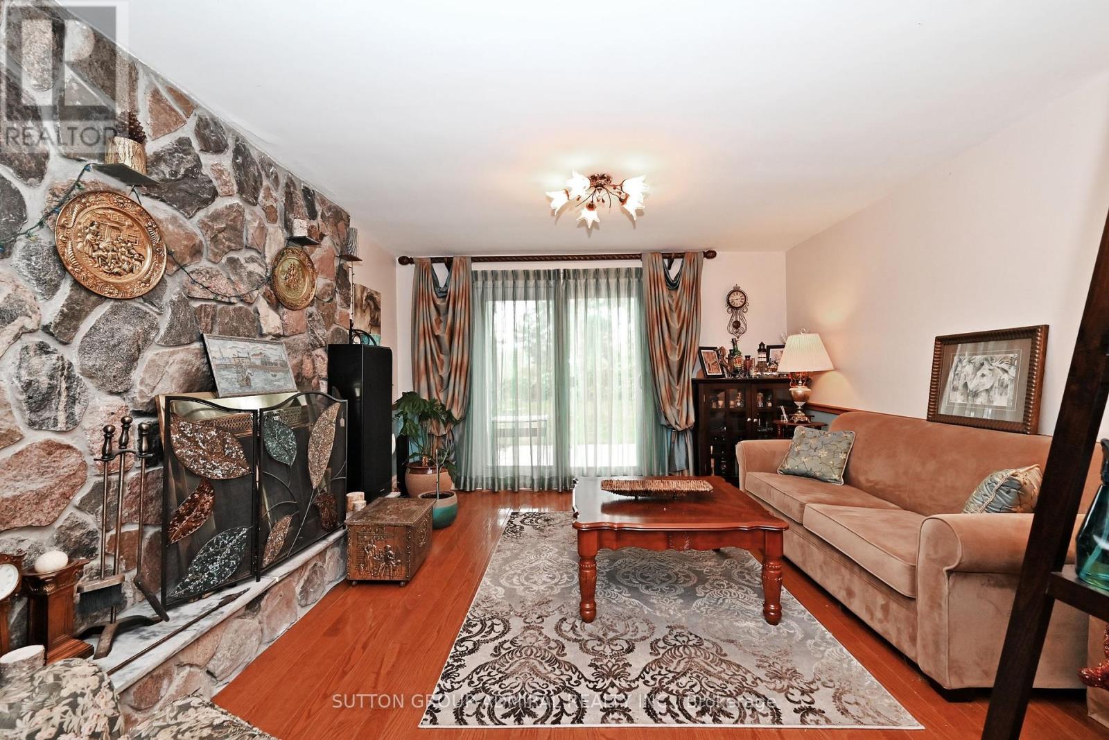 Photo 33 of 47 Tobermory Drive, Toronto ON