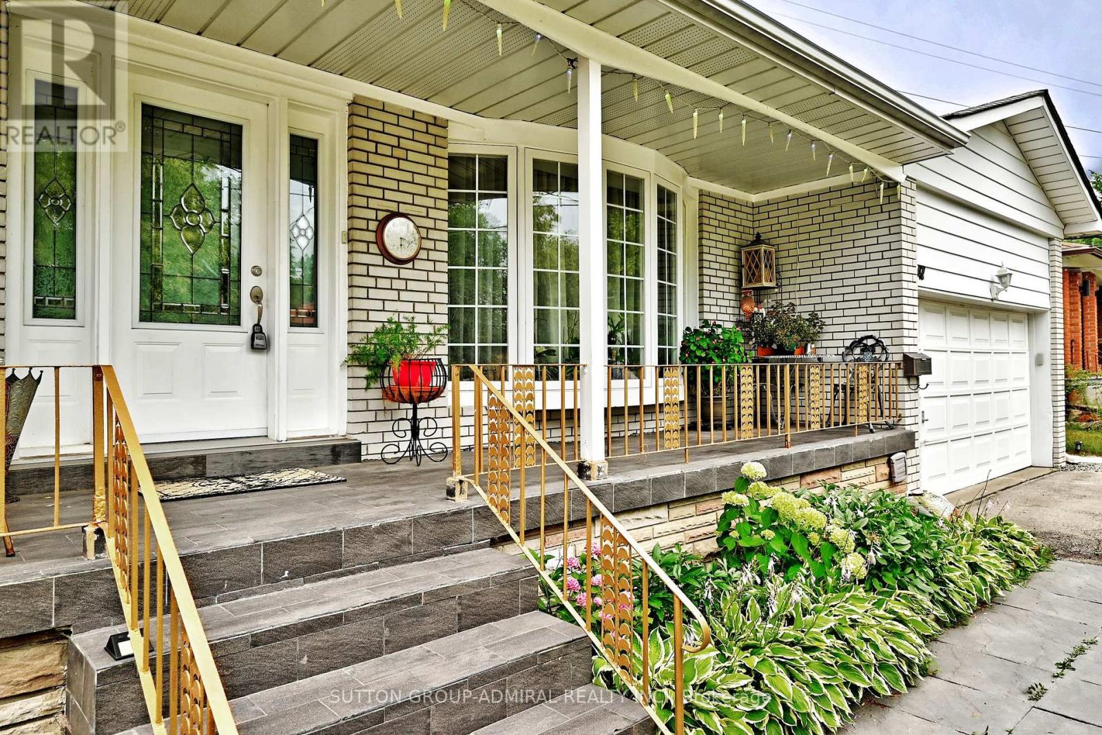 Photo 10 of 47 Tobermory Drive, Toronto ON