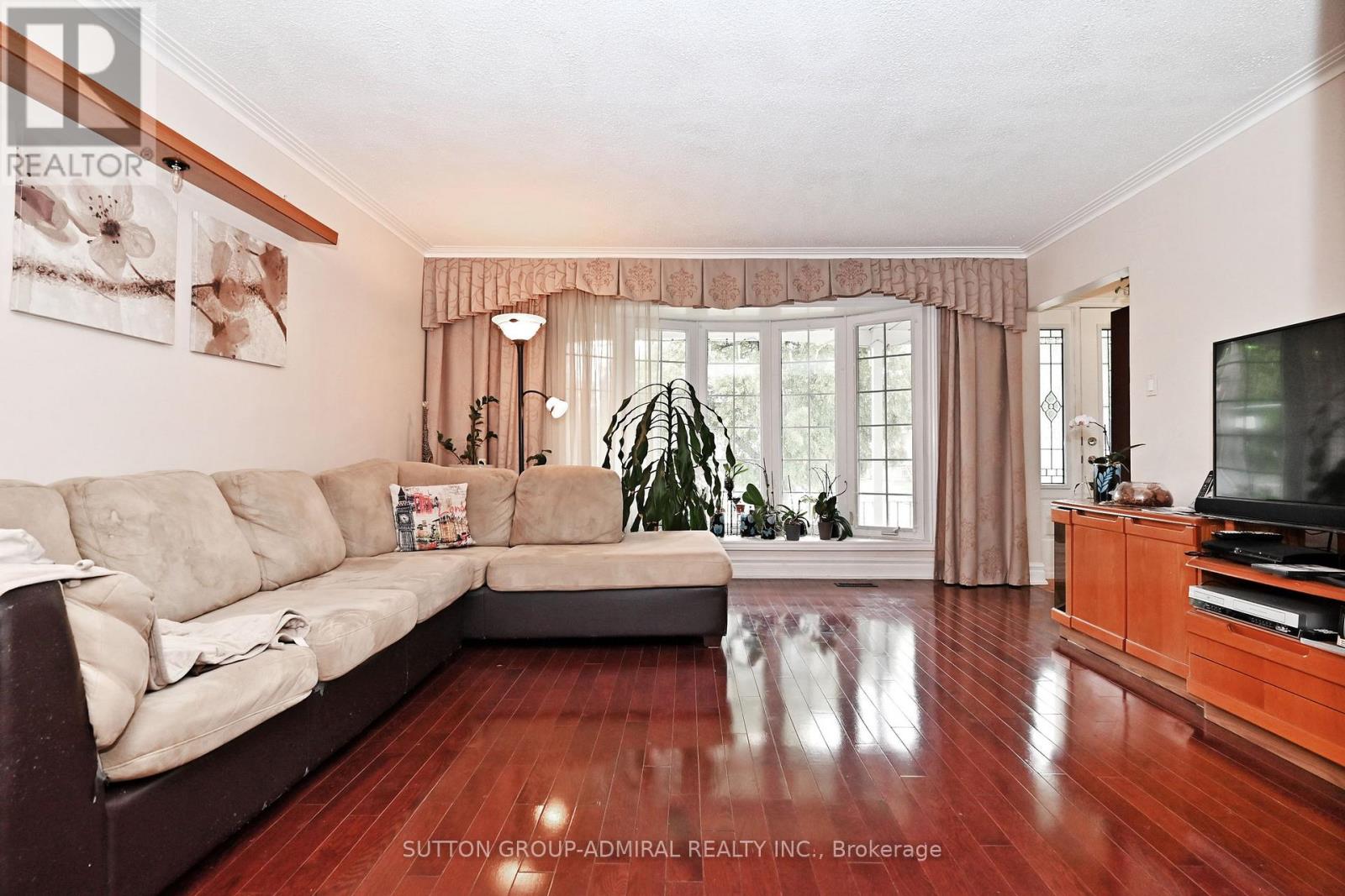 Photo 25 of 47 Tobermory Drive, Toronto ON