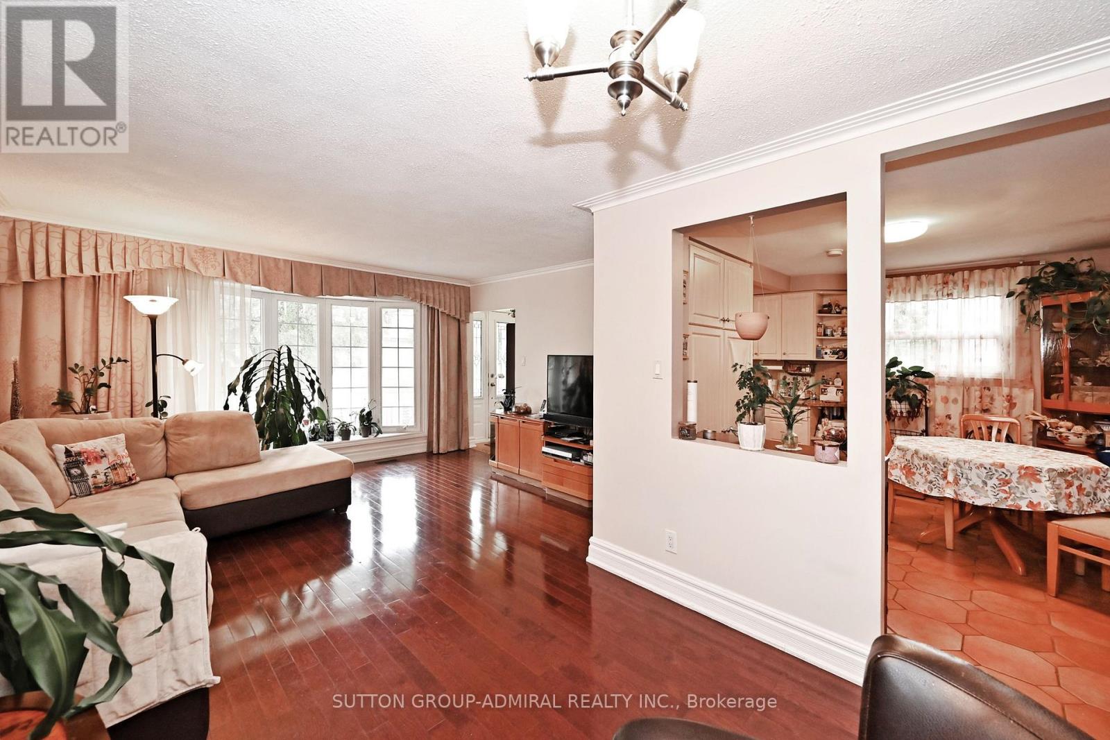 Photo 11 of 47 Tobermory Drive, Toronto ON