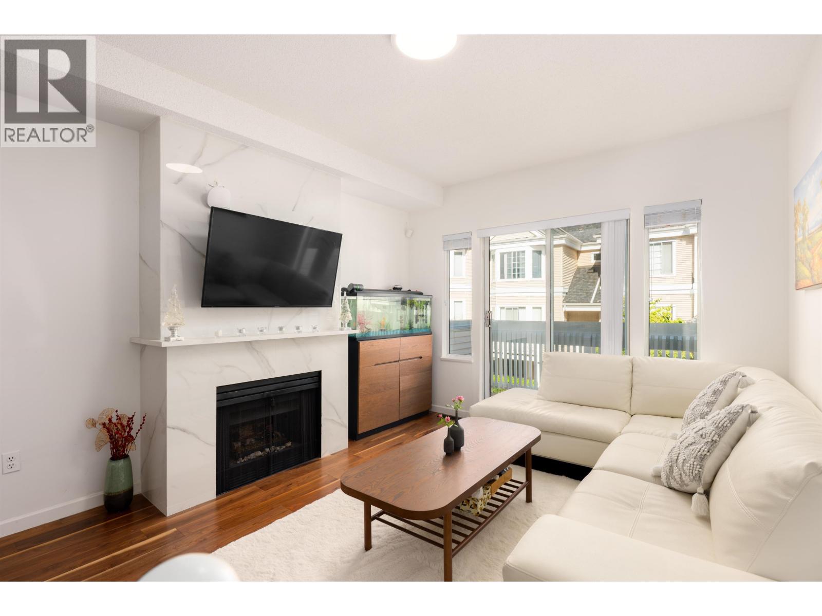 Photo 2 of 24 6700 Rumble Street, Burnaby BC