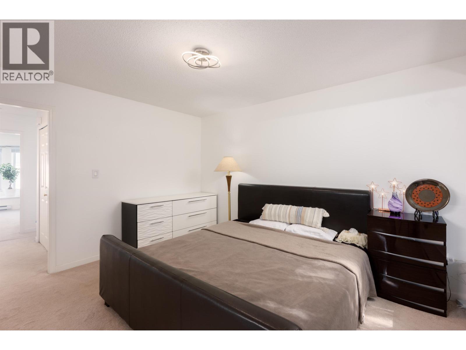 Photo 14 of 24 6700 Rumble Street, Burnaby BC