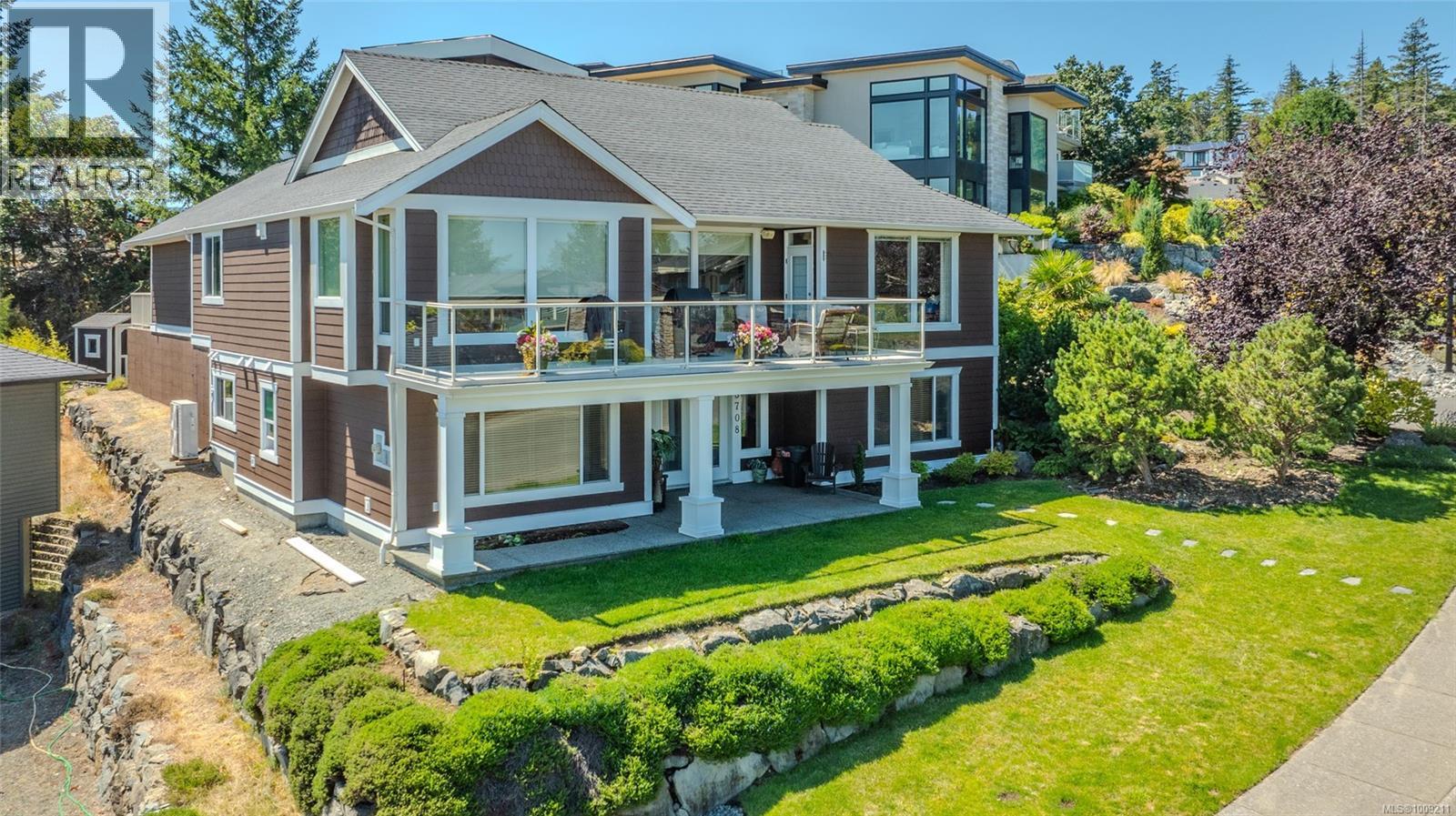 Photo 1 of 3708 Glen Oaks Dr, Nanaimo BC