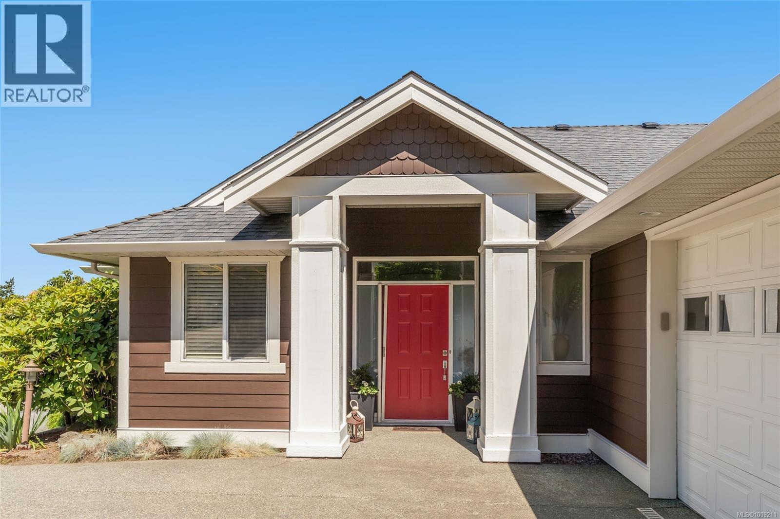 Photo 10 of 3708 Glen Oaks Dr, Nanaimo BC
