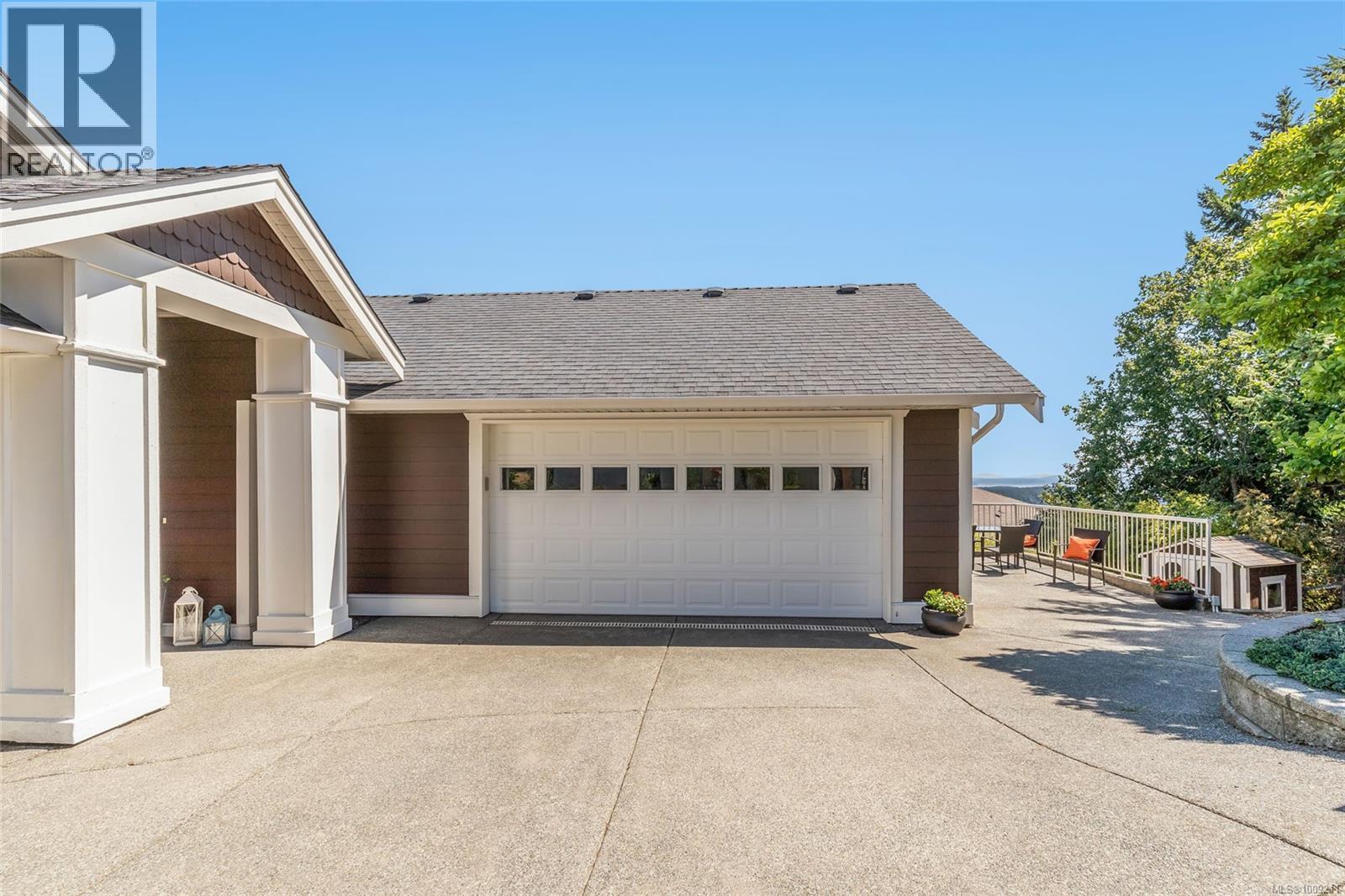 Photo 11 of 3708 Glen Oaks Dr, Nanaimo BC