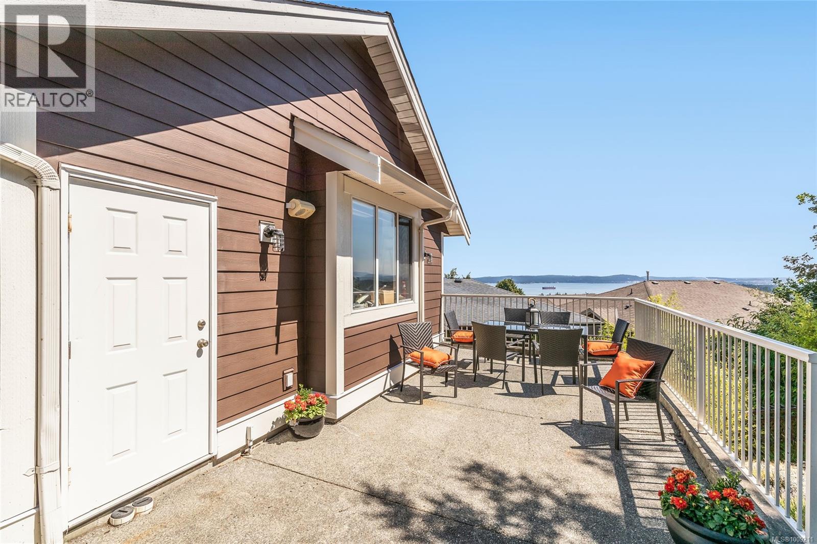Photo 12 of 3708 Glen Oaks Dr, Nanaimo BC