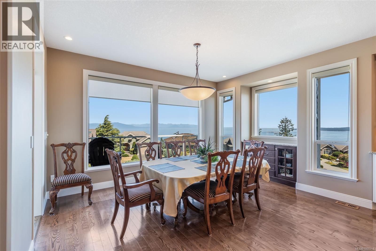 Photo 14 of 3708 Glen Oaks Dr, Nanaimo BC