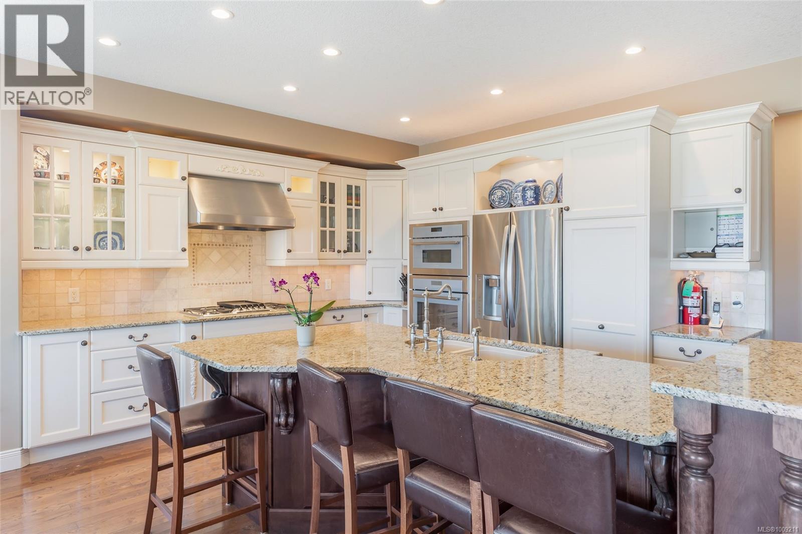 Photo 21 of 3708 Glen Oaks Dr, Nanaimo BC
