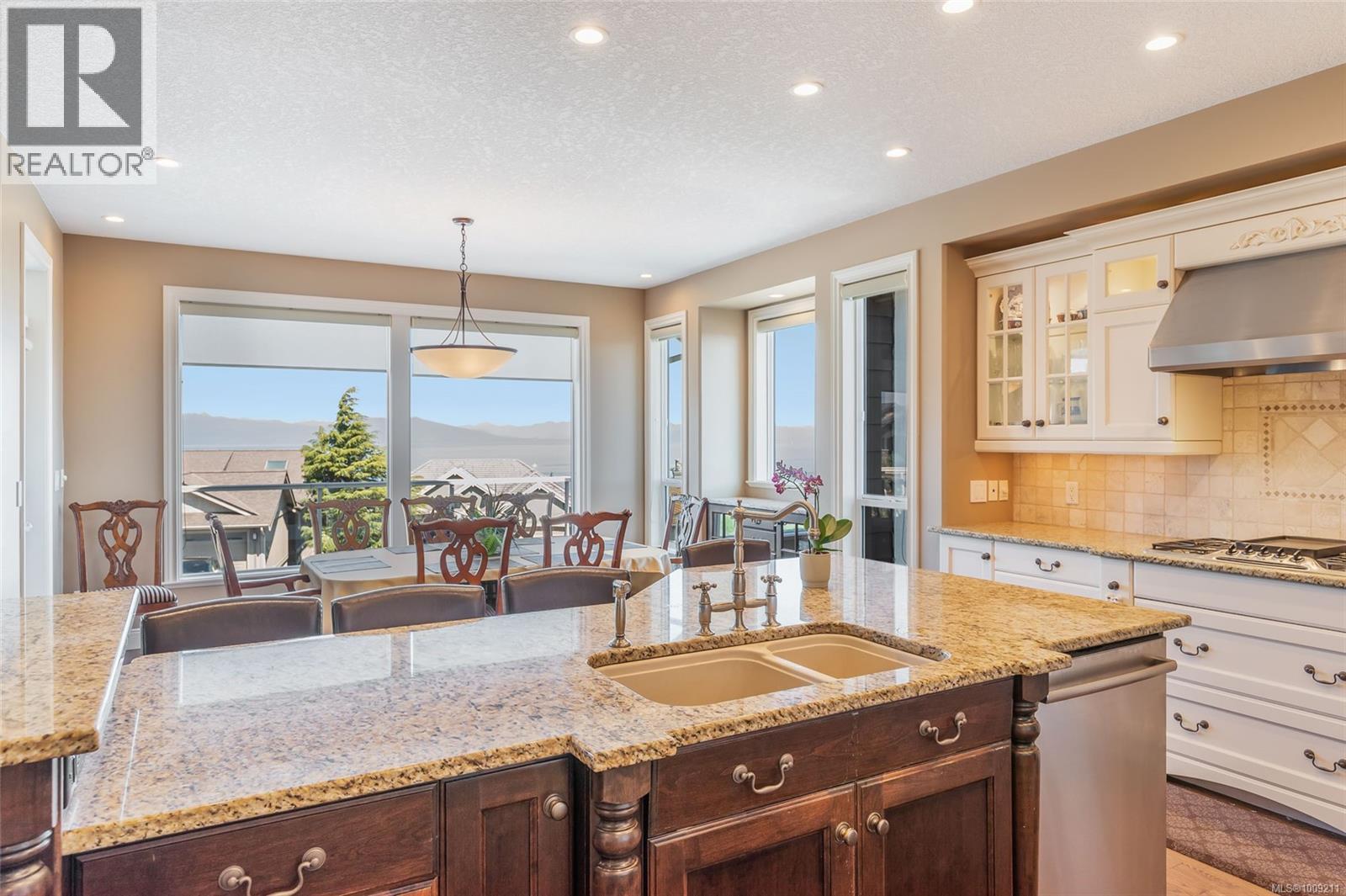 Photo 23 of 3708 Glen Oaks Dr, Nanaimo BC