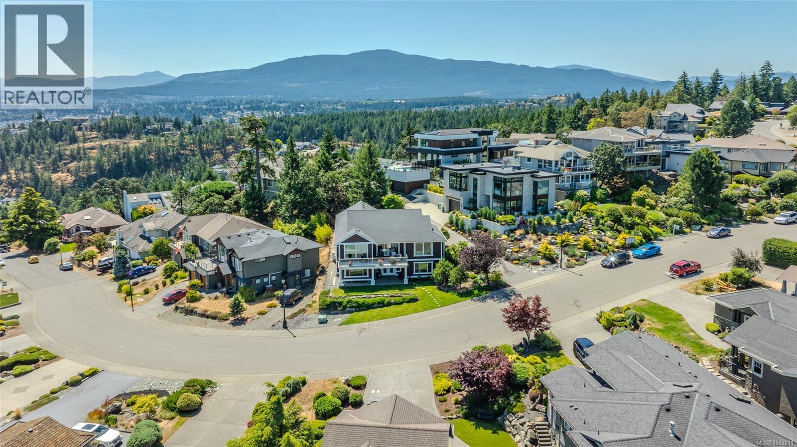 Photo 3 of 3708 Glen Oaks Dr, Nanaimo BC