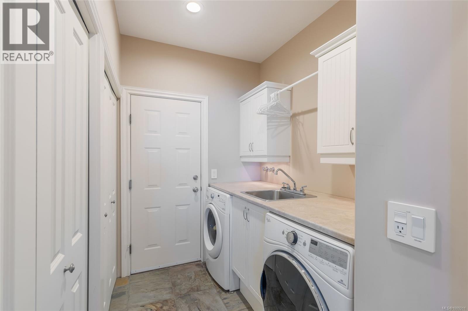 Photo 36 of 3708 Glen Oaks Dr, Nanaimo BC