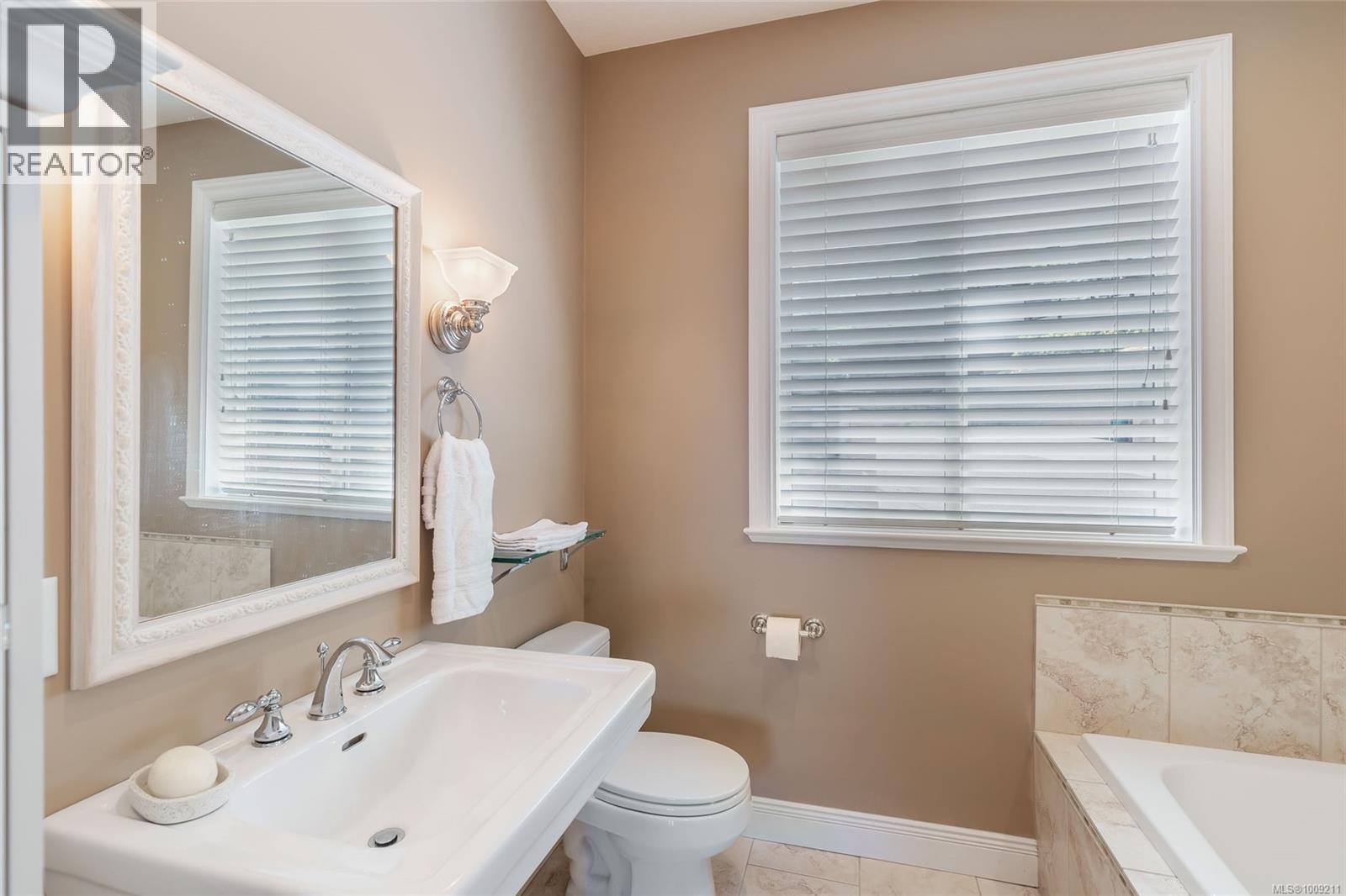 Photo 40 of 3708 Glen Oaks Dr, Nanaimo BC