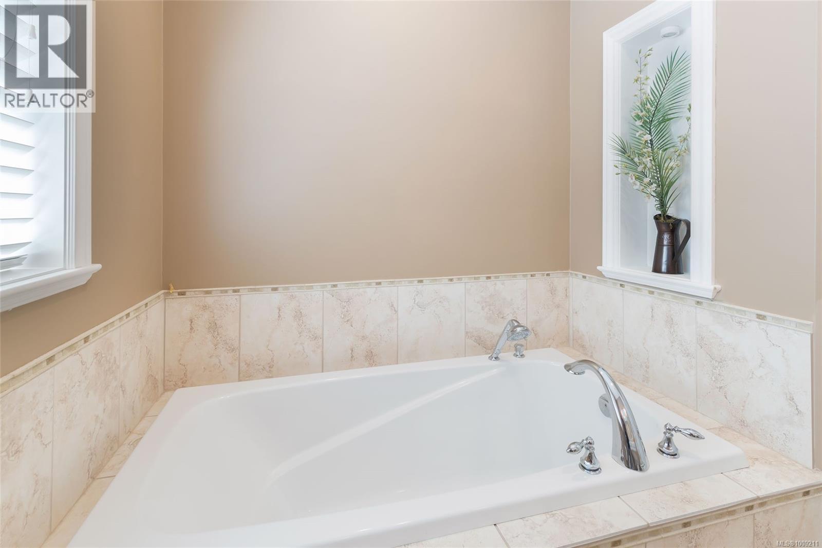 Photo 41 of 3708 Glen Oaks Dr, Nanaimo BC