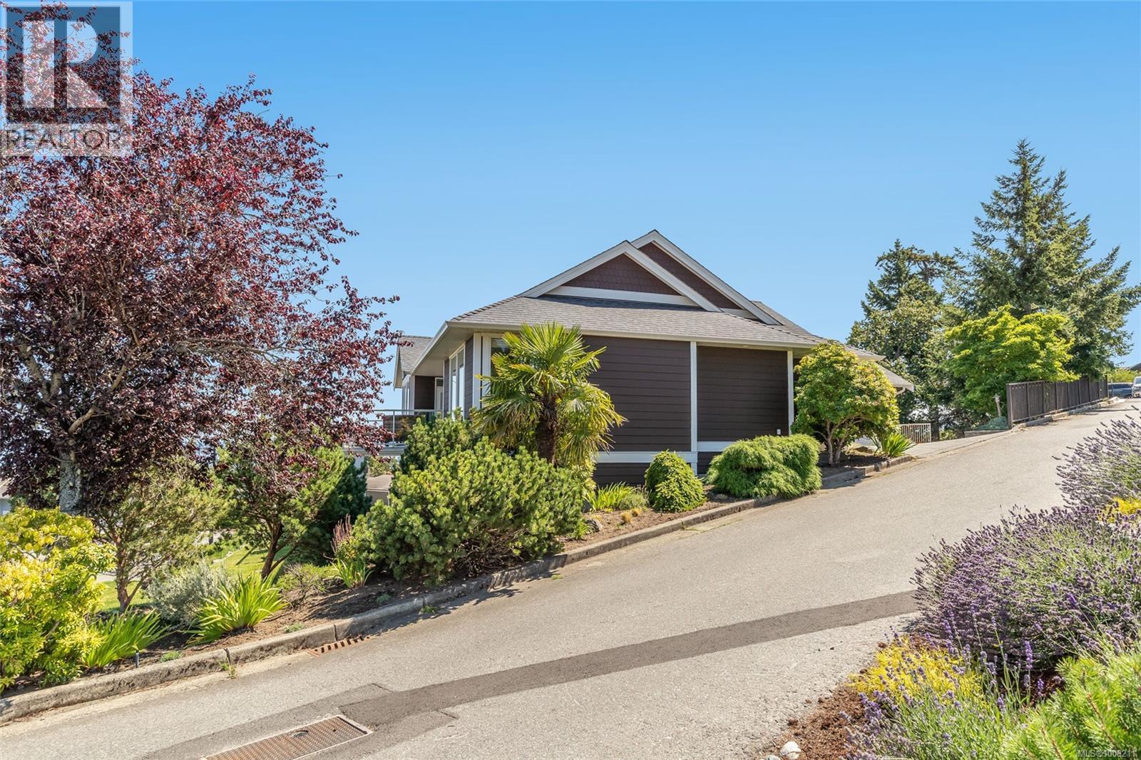 Photo 8 of 3708 Glen Oaks Dr, Nanaimo BC