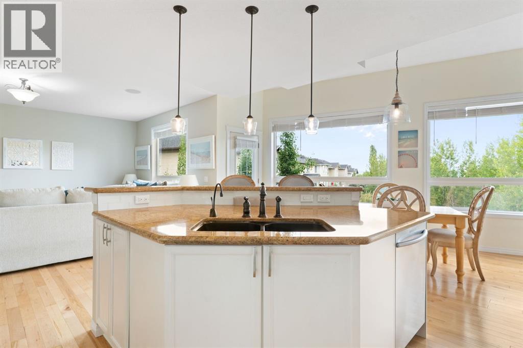 Single Family House for Sale in  Crestbrook Hill SW Crestmont Calgary 