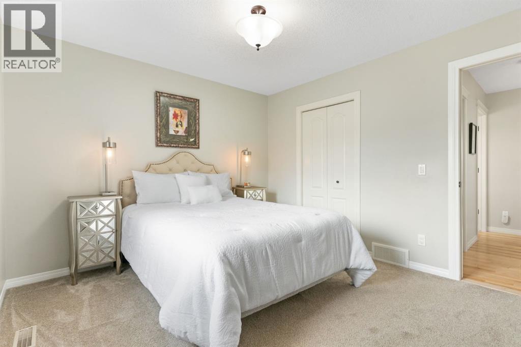 Single Family House for Sale in  Crestbrook Hill SW Crestmont Calgary 