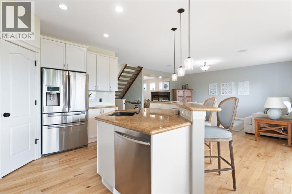 Single Family House for Sale in  Crestbrook Hill SW Crestmont Calgary 