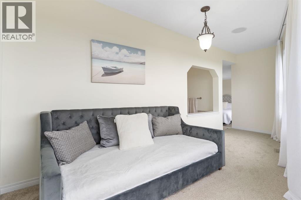 Single Family House for Sale in  Crestbrook Hill SW Crestmont Calgary 