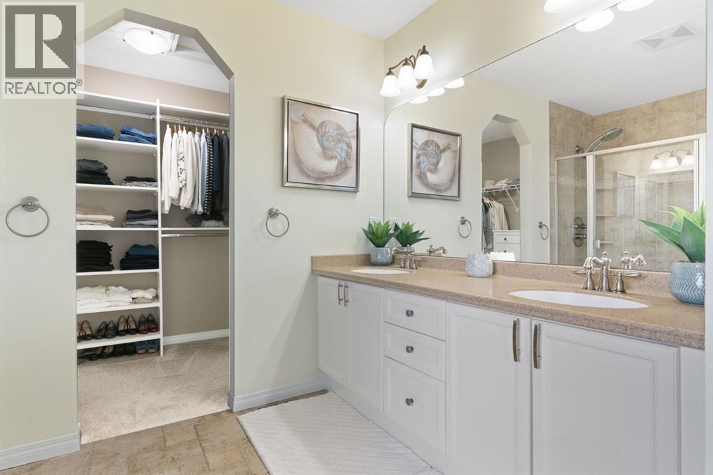 Single Family House for Sale in  Crestbrook Hill SW Crestmont Calgary 