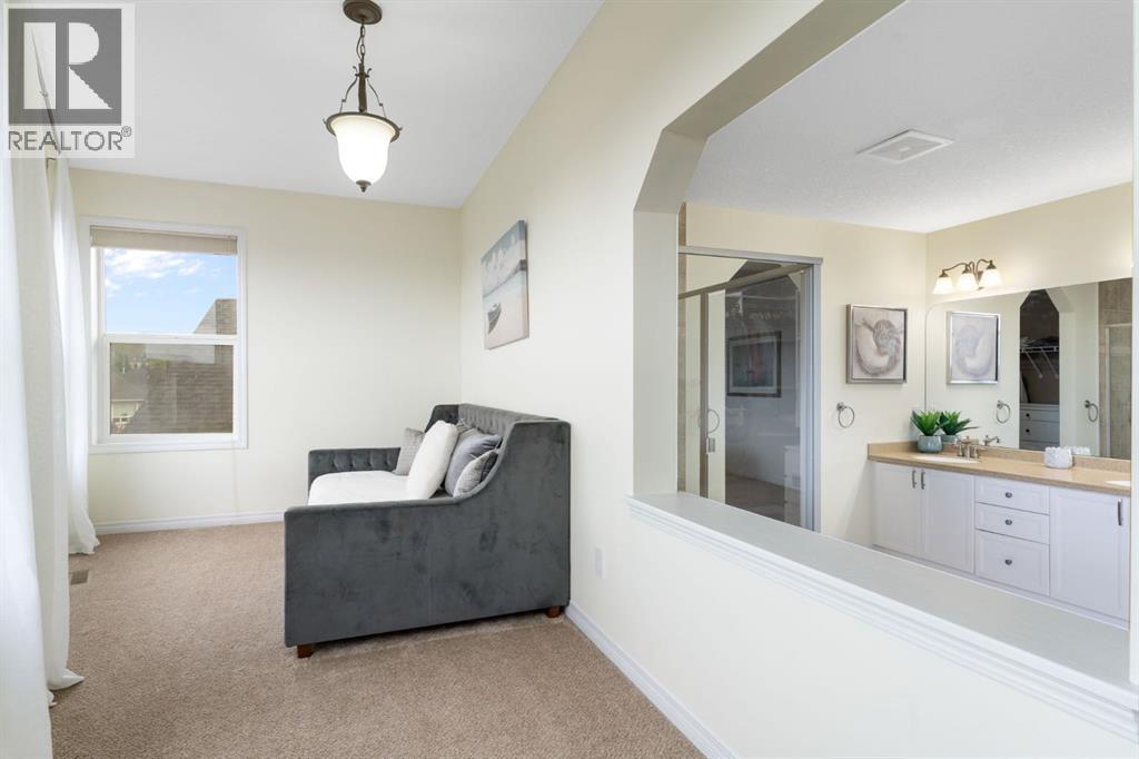Single Family House for Sale in  Crestbrook Hill SW Crestmont Calgary 