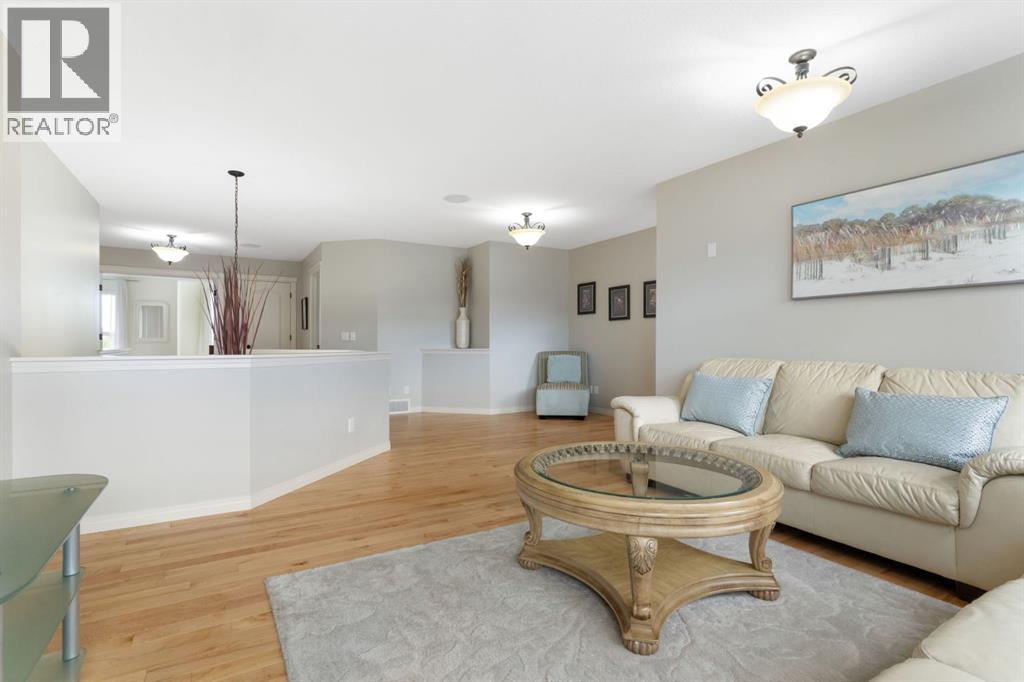 Single Family House for Sale in  Crestbrook Hill SW Crestmont Calgary 