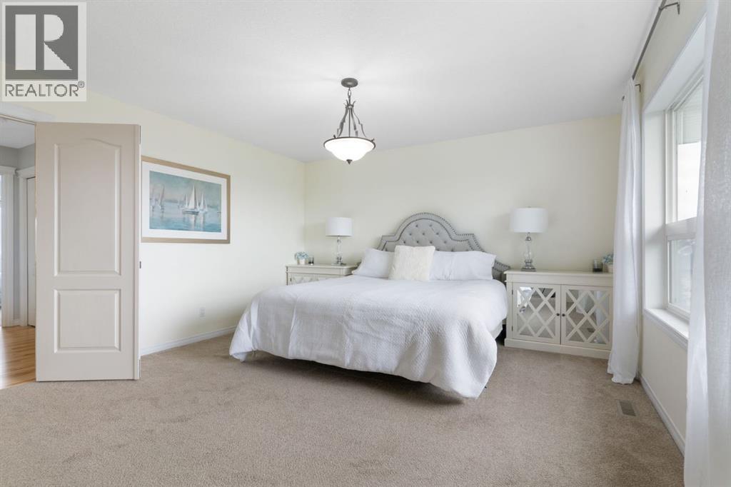 Single Family House for Sale in  Crestbrook Hill SW Crestmont Calgary 