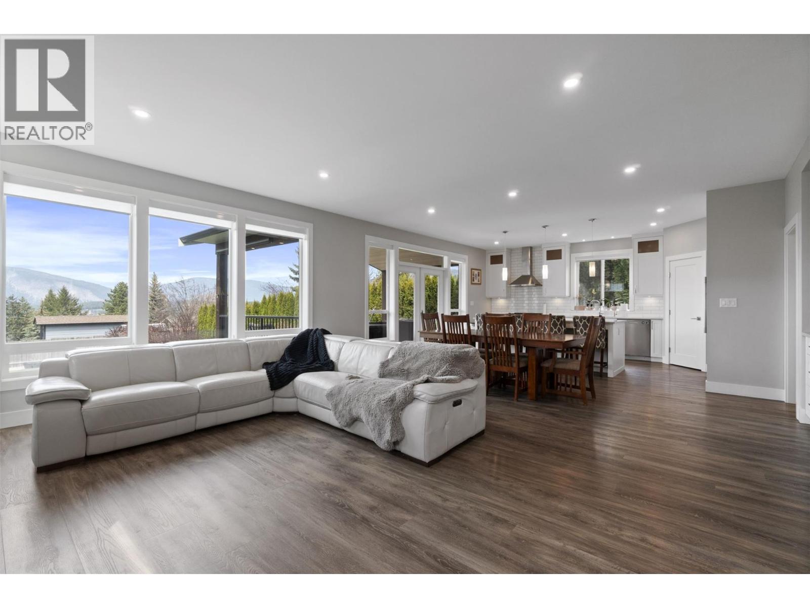  1351 15 Avenue Southeast, Salmon Arm