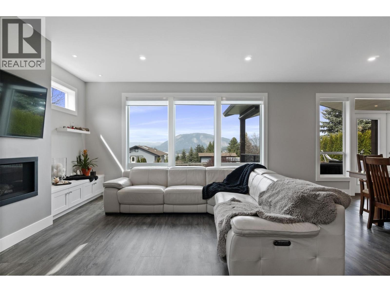  1351 15 Avenue Southeast, Salmon Arm