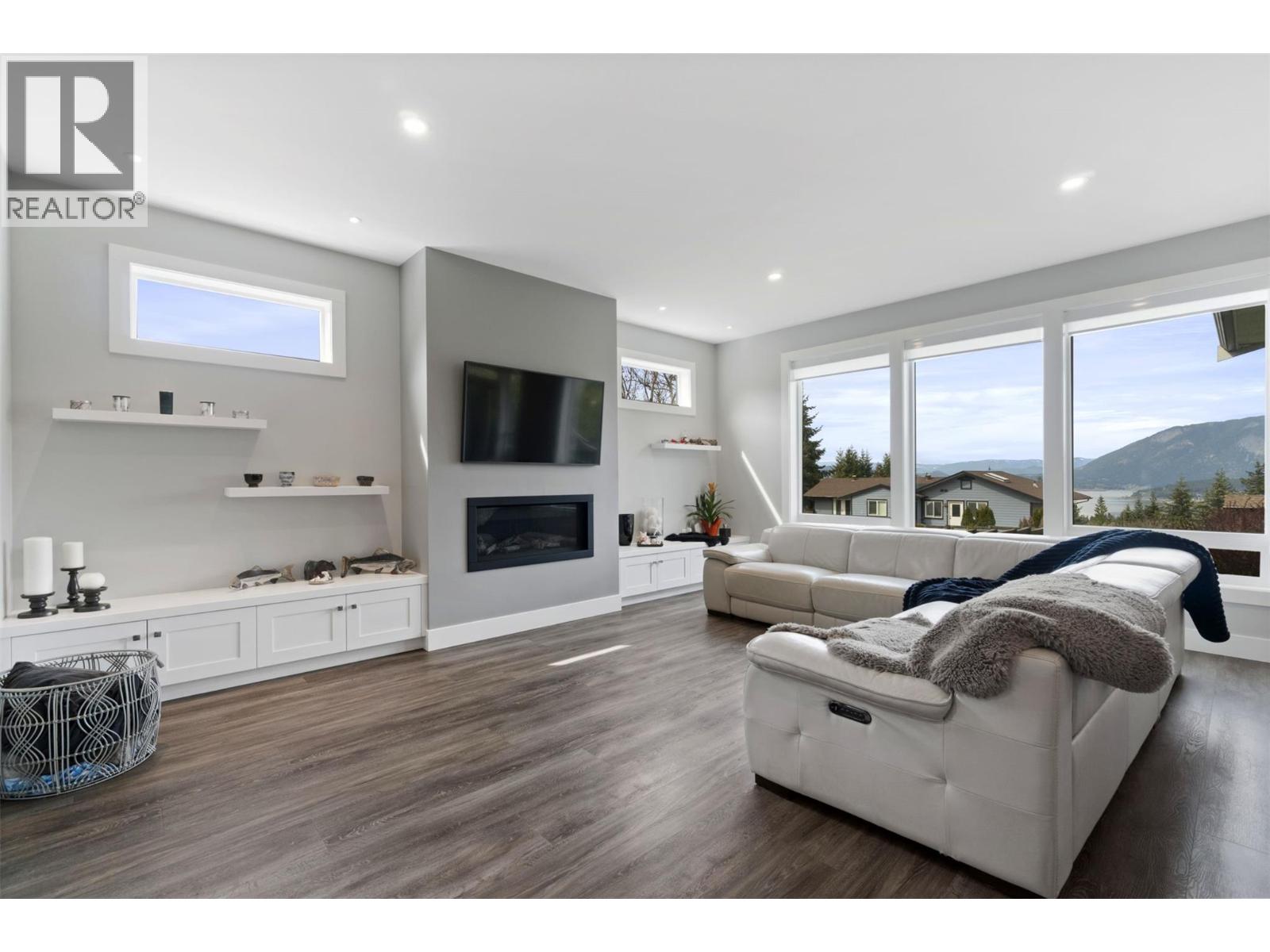  1351 15 Avenue Southeast, Salmon Arm
