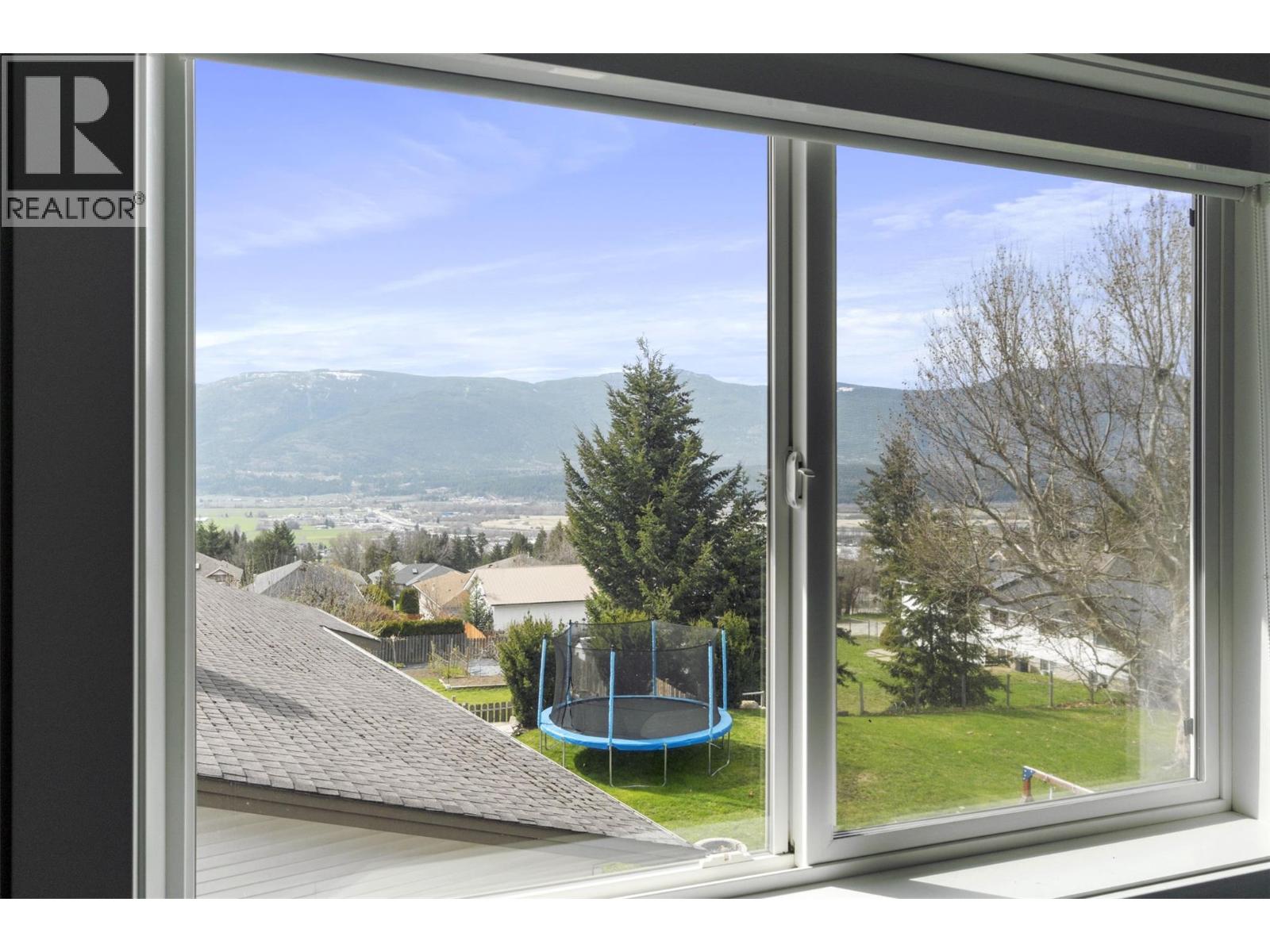  1351 15 Avenue Southeast, Salmon Arm