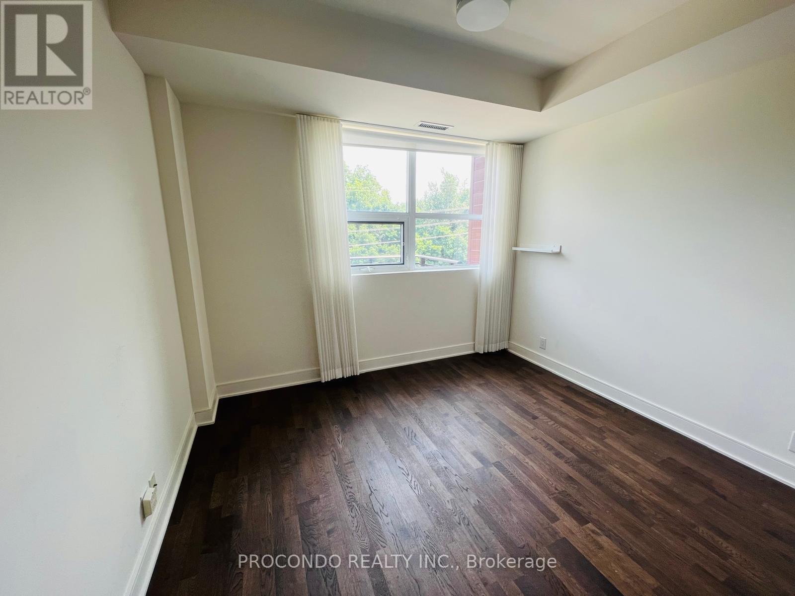 Photo 11 of 350 1575 Lakeshore Road W, Mississauga ON