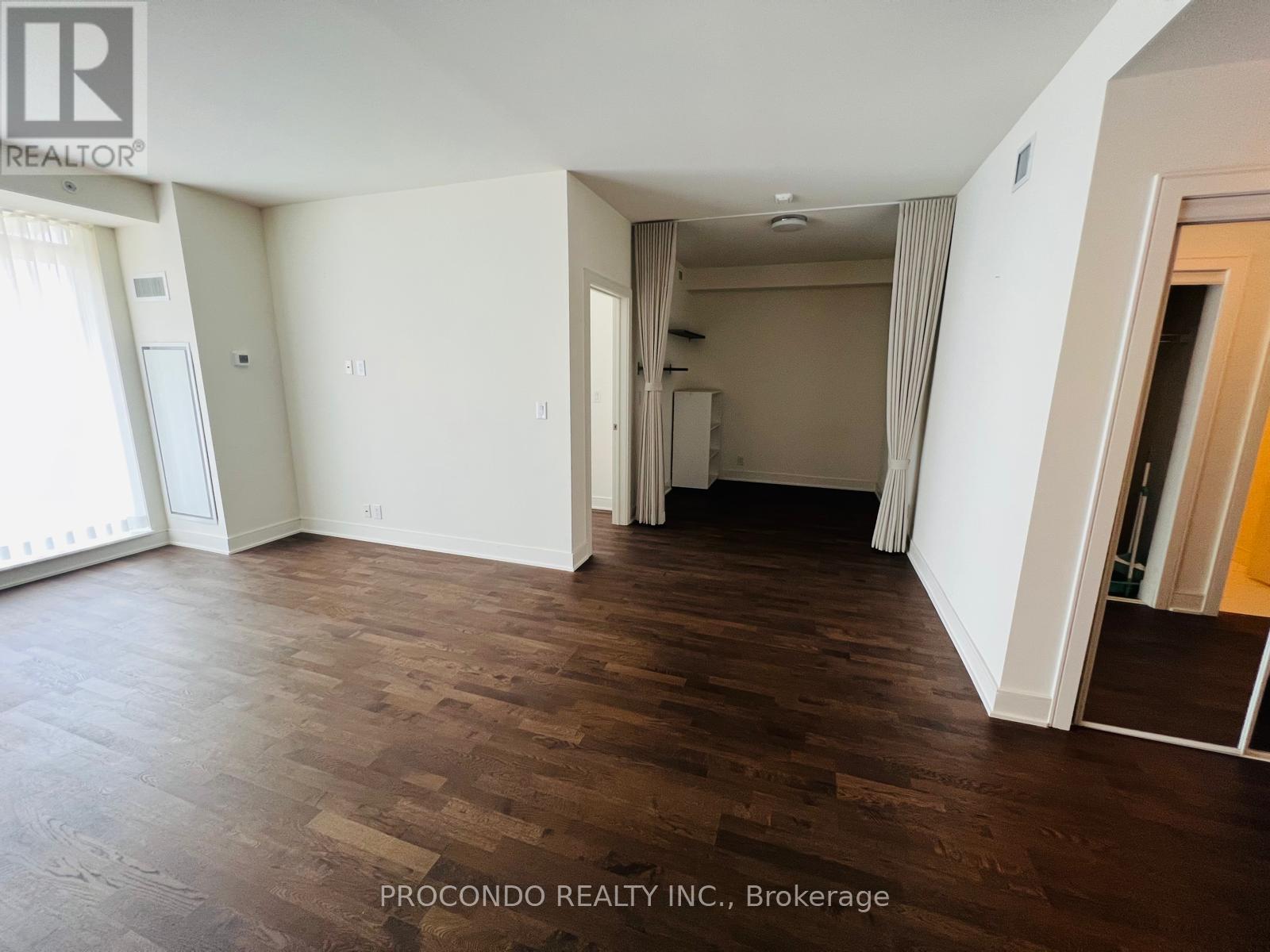 Photo 12 of 350 1575 Lakeshore Road W, Mississauga ON