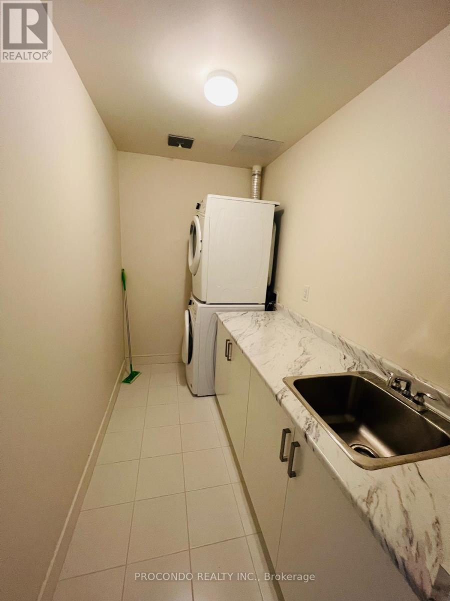 Photo 15 of 350 1575 Lakeshore Road W, Mississauga ON