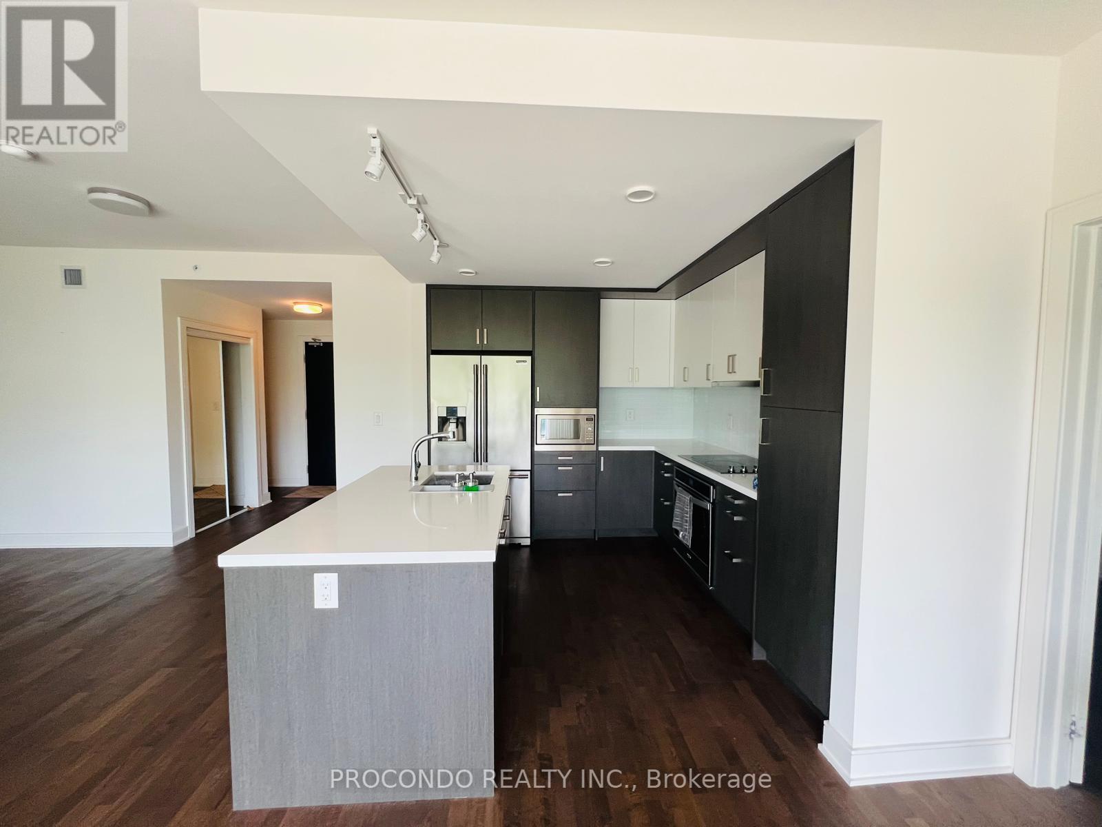 Photo 3 of 350 1575 Lakeshore Road W, Mississauga ON
