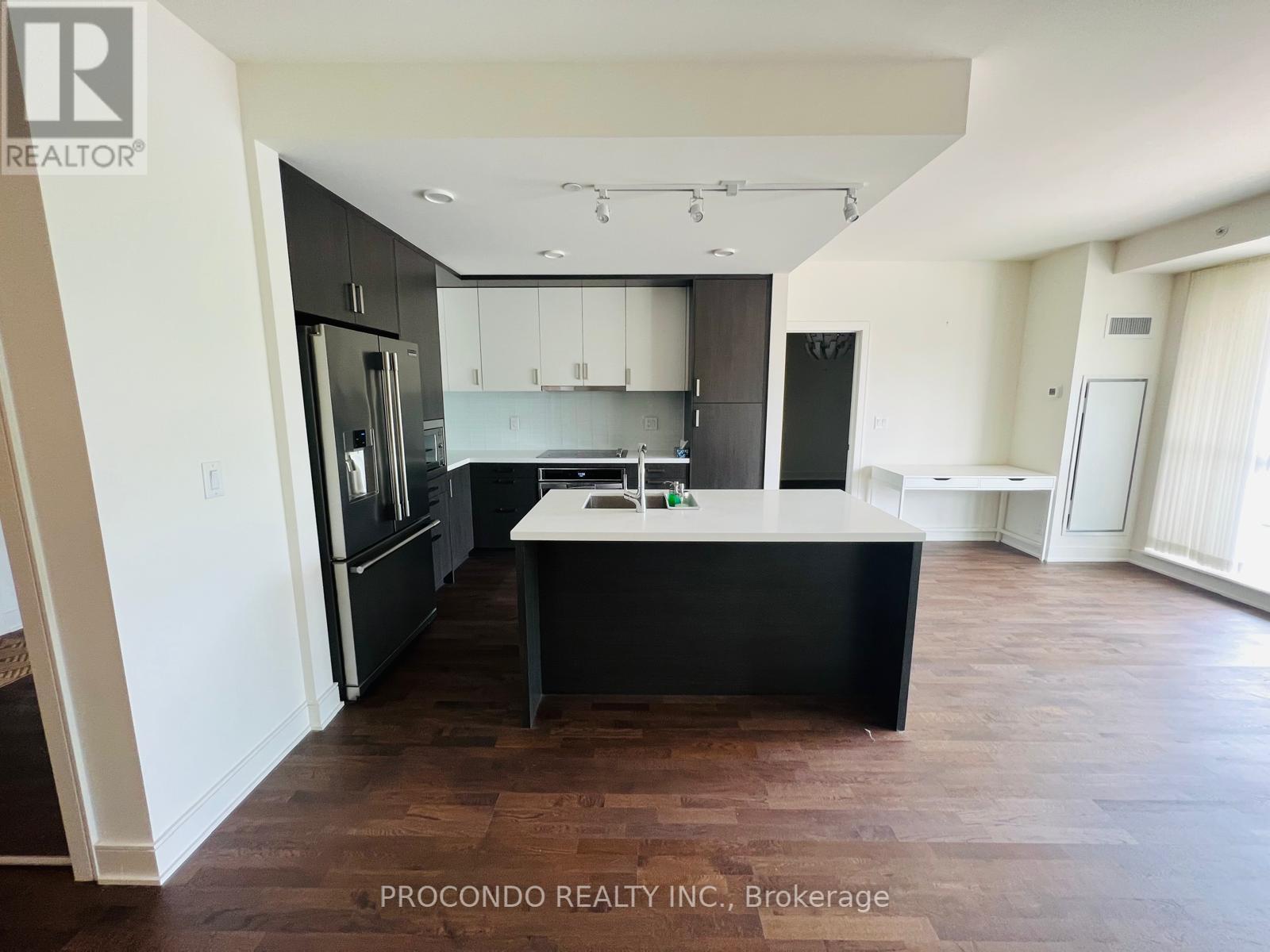 Photo 4 of 350 1575 Lakeshore Road W, Mississauga ON