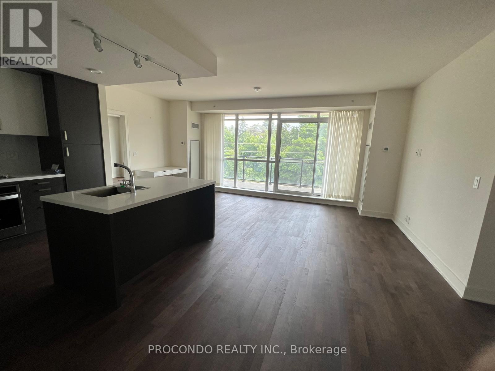 Photo 5 of 350 1575 Lakeshore Road W, Mississauga ON